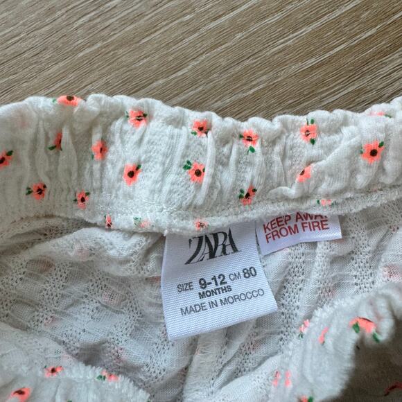 Zara Baby Girl Flower Shorts - Size 9-12m - Picture 2 of 3